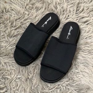 Eddie Bauer black slippers size 7